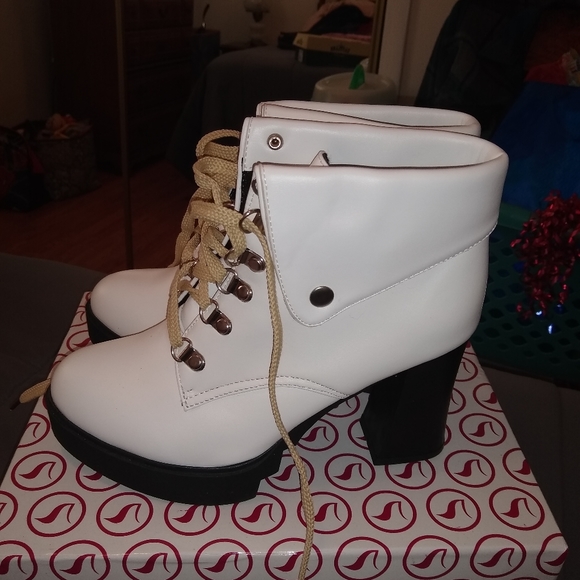 White & Black lace up Booties - Picture 4 of 5
